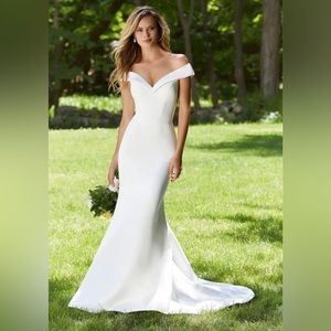 Brand new with tags stunning Morilee wedding dress!!